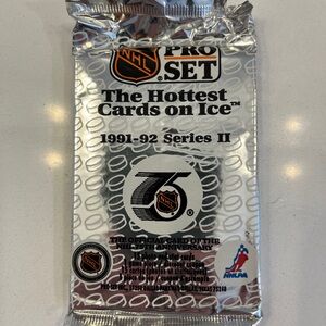 NHL Pro Set Silver and Black Trading Card Pack